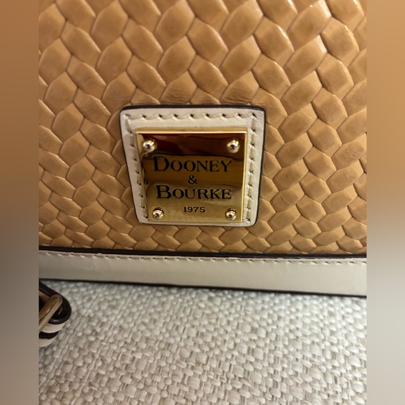 Dooney & Bourke EUC- Beacon Woven & Leather Satchel Beacon Tan and cream Handbag - Picture 3 of 16